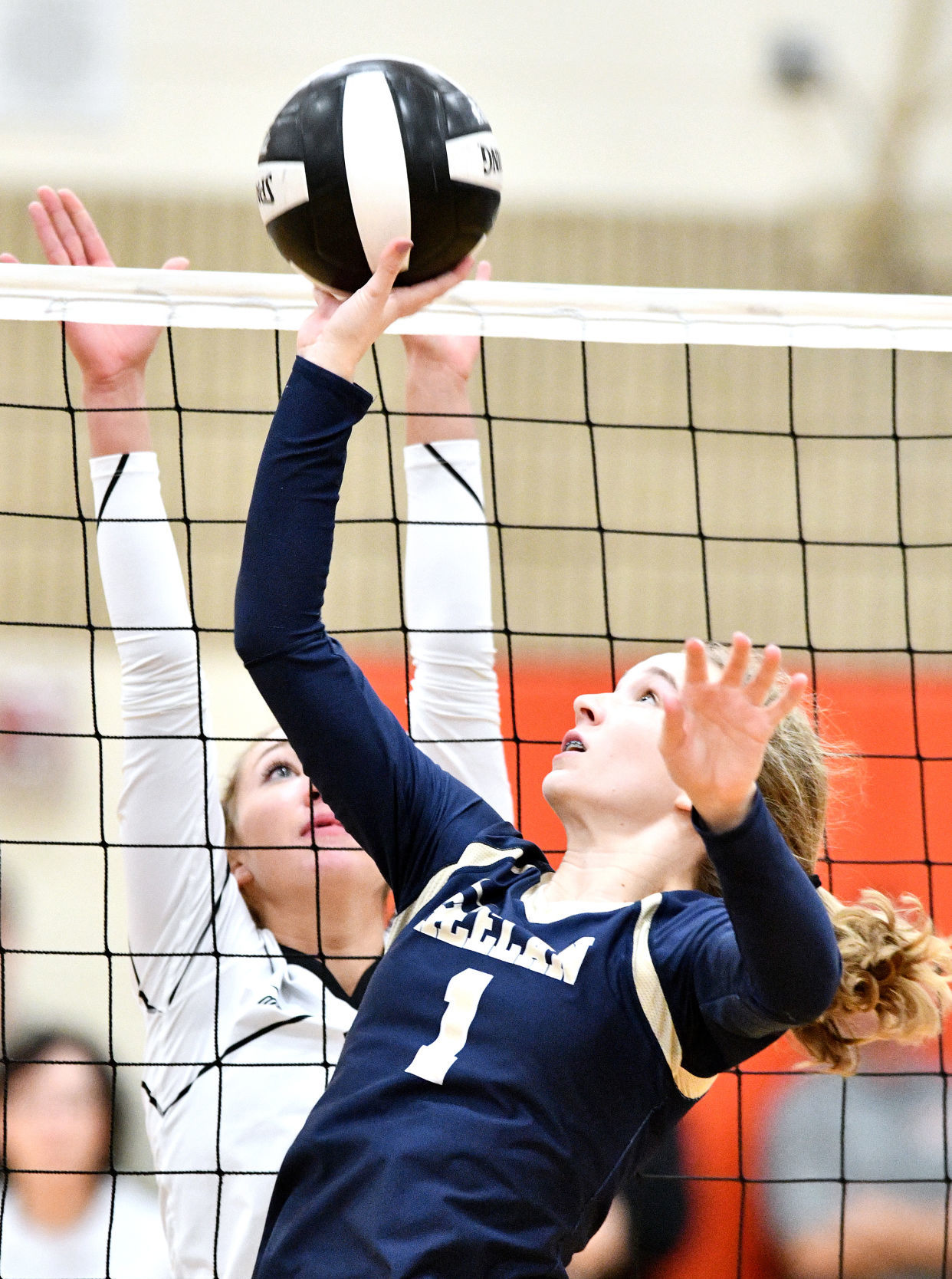 Heelan vs Sergeant Bluff-Luton volleyball